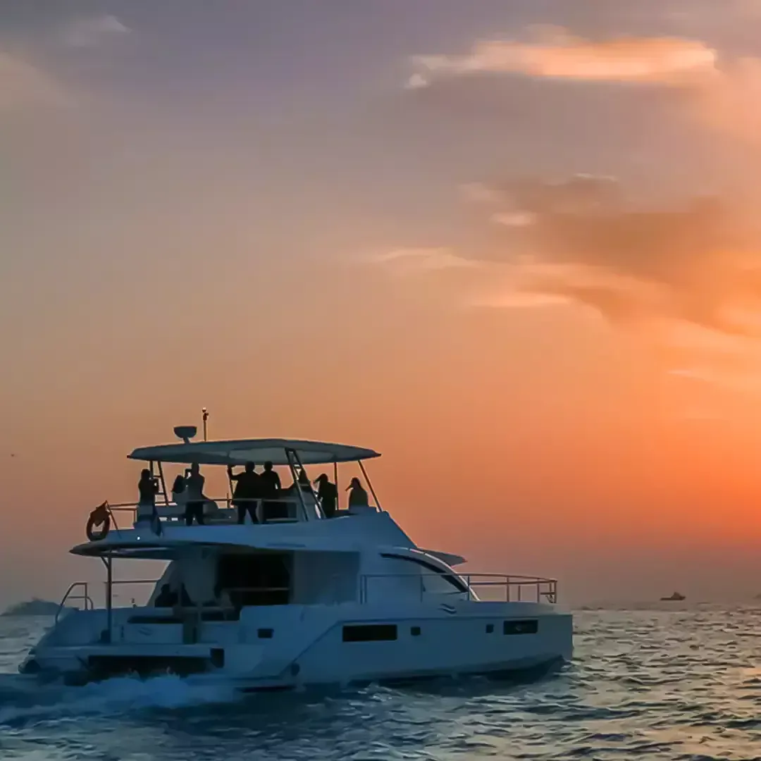 Scenic Sunset Yacht Dining Experience in Dubai