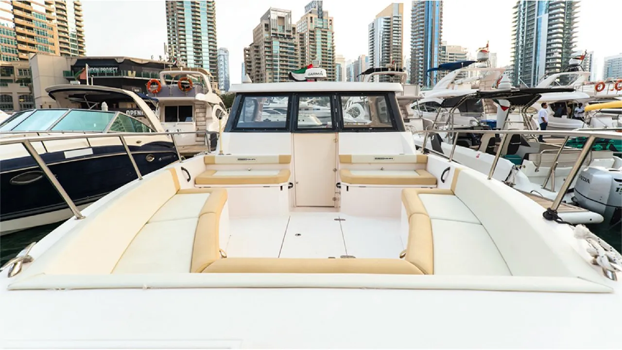 36ft Silver Craft Thunder Yacht Tour - includes unlimited soft drinks, tea, coffee and water